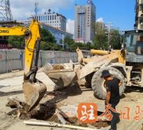 操女人搔逼喷水视频高温下的坚守｜道路建设者用汗水铺就畅通路